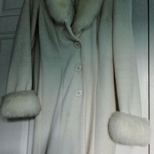 Elegant White Fur-Trimmed Women's Coat